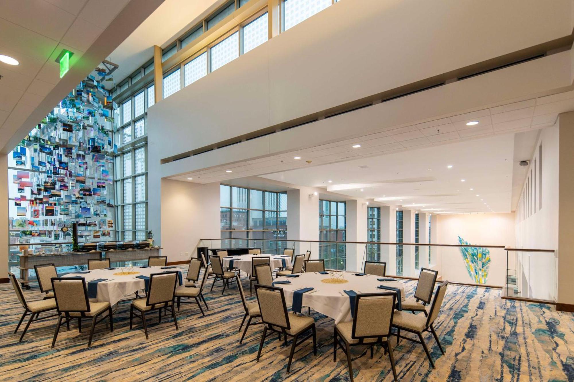 Hotel Doubletree By Hilton Convention Complex