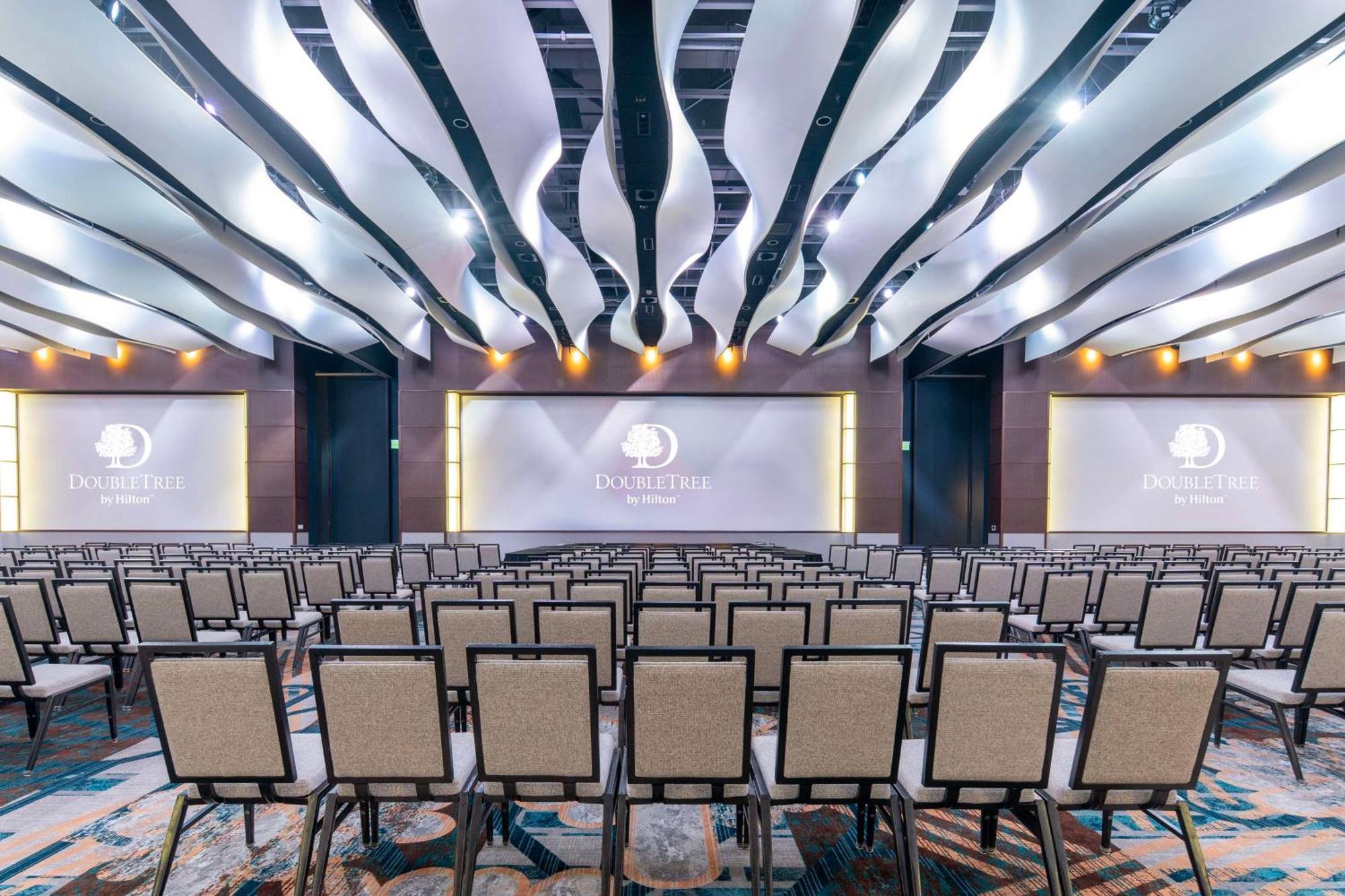 Doubletree By Hilton Convention Complex Hotel