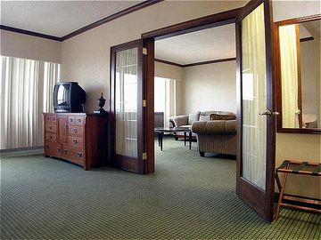 Doubletree By Hilton Convention Complex Hotel